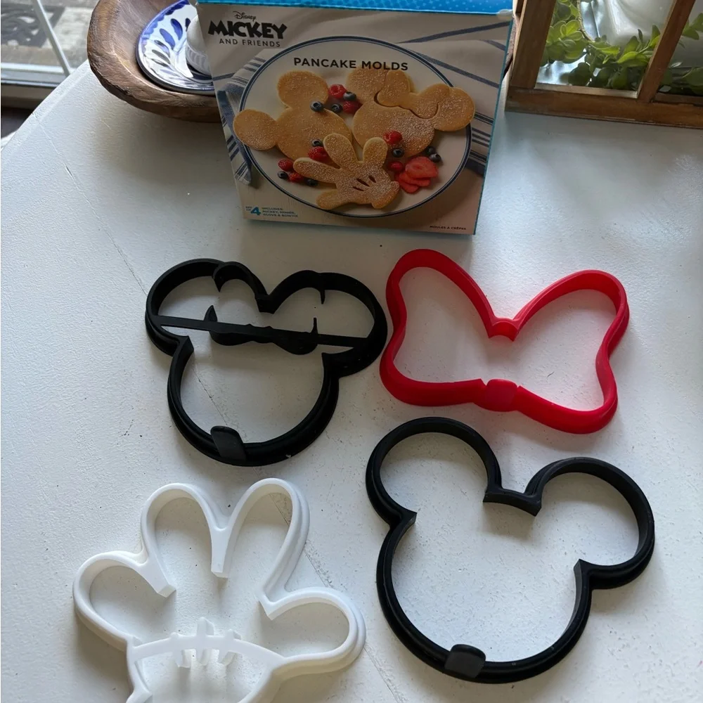 Williams Sonoma Blue Silicone Pancake Molds